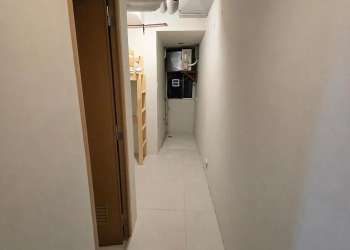 Bgc Center Decent 74sqm, 2br, 2baths, 4beds With Maid Quarter