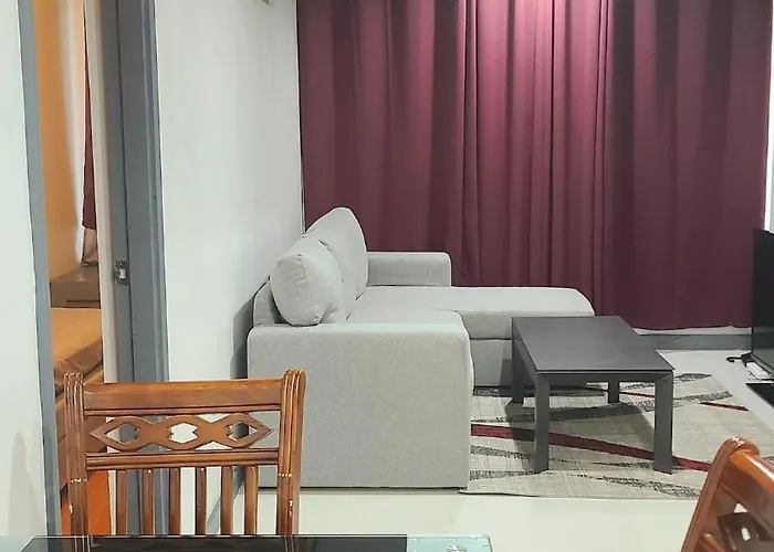 Bgc Center Decent 74sqm, 2br, 2baths, 4beds With Maid Quarter Apartment